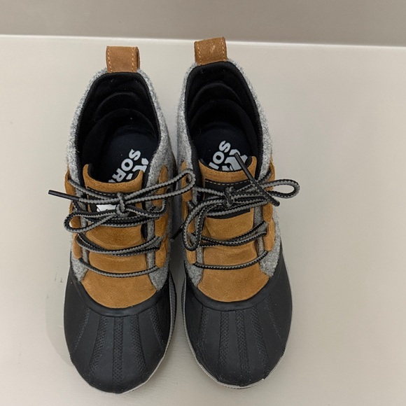 Sorel Women’s Boots in Black, Gray, and Tan - Picture 2 of 5
